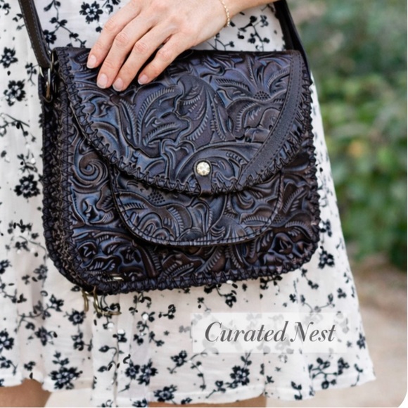 Patricia Nash Handbags - Patricia Nash Lux Black Tooled Leather with Suede Leather interior EUC shoulder